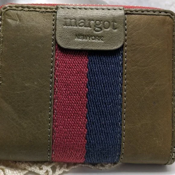 margot Genuine leather dana small zip around wallet - Picture 4 of 12